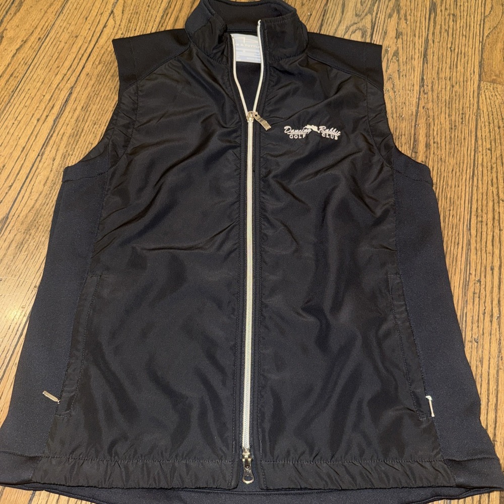 Page & Tuttle Women's Black Golf Vest Medium Dancing Rabbit Golf Club Logo